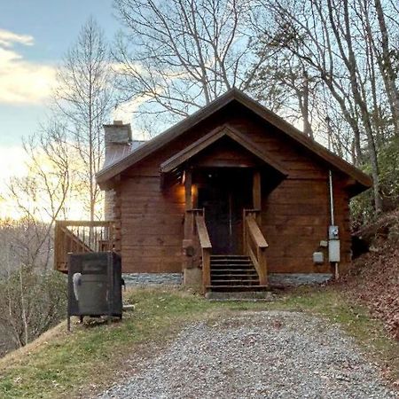 Honeymoon Hideaway Villa Gatlinburg Exterior photo