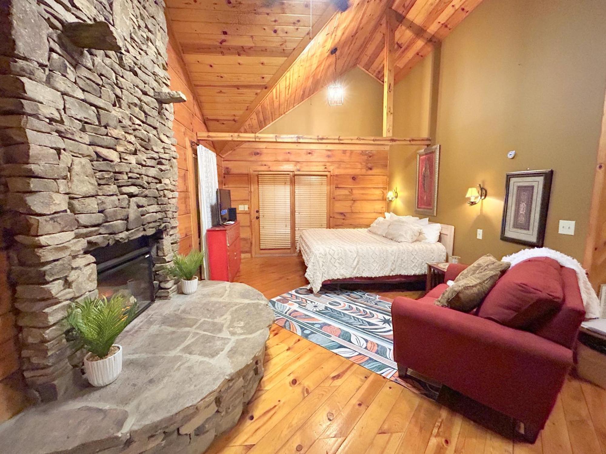 Honeymoon Hideaway Villa Gatlinburg Exterior photo