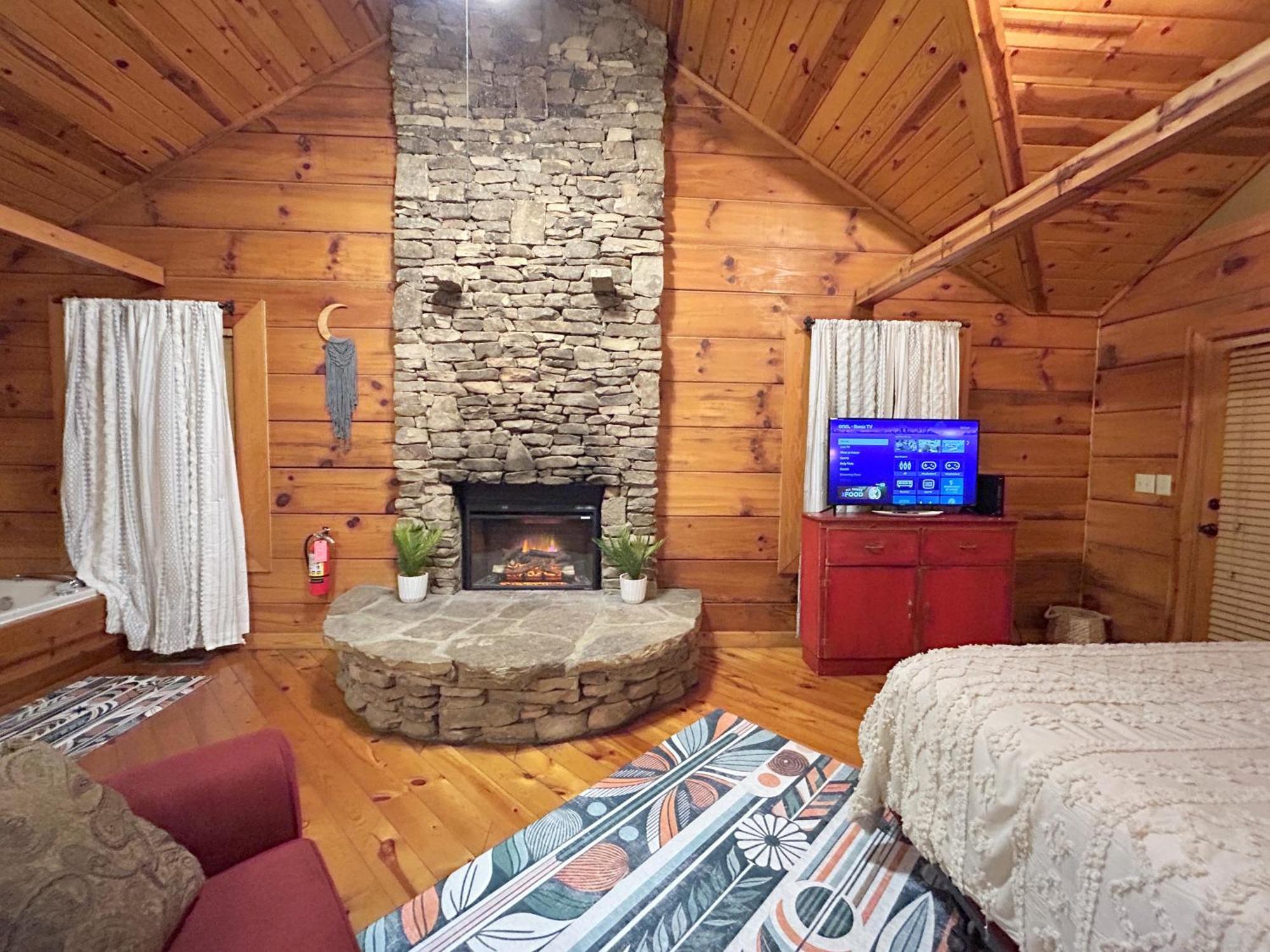 Honeymoon Hideaway Villa Gatlinburg Exterior photo
