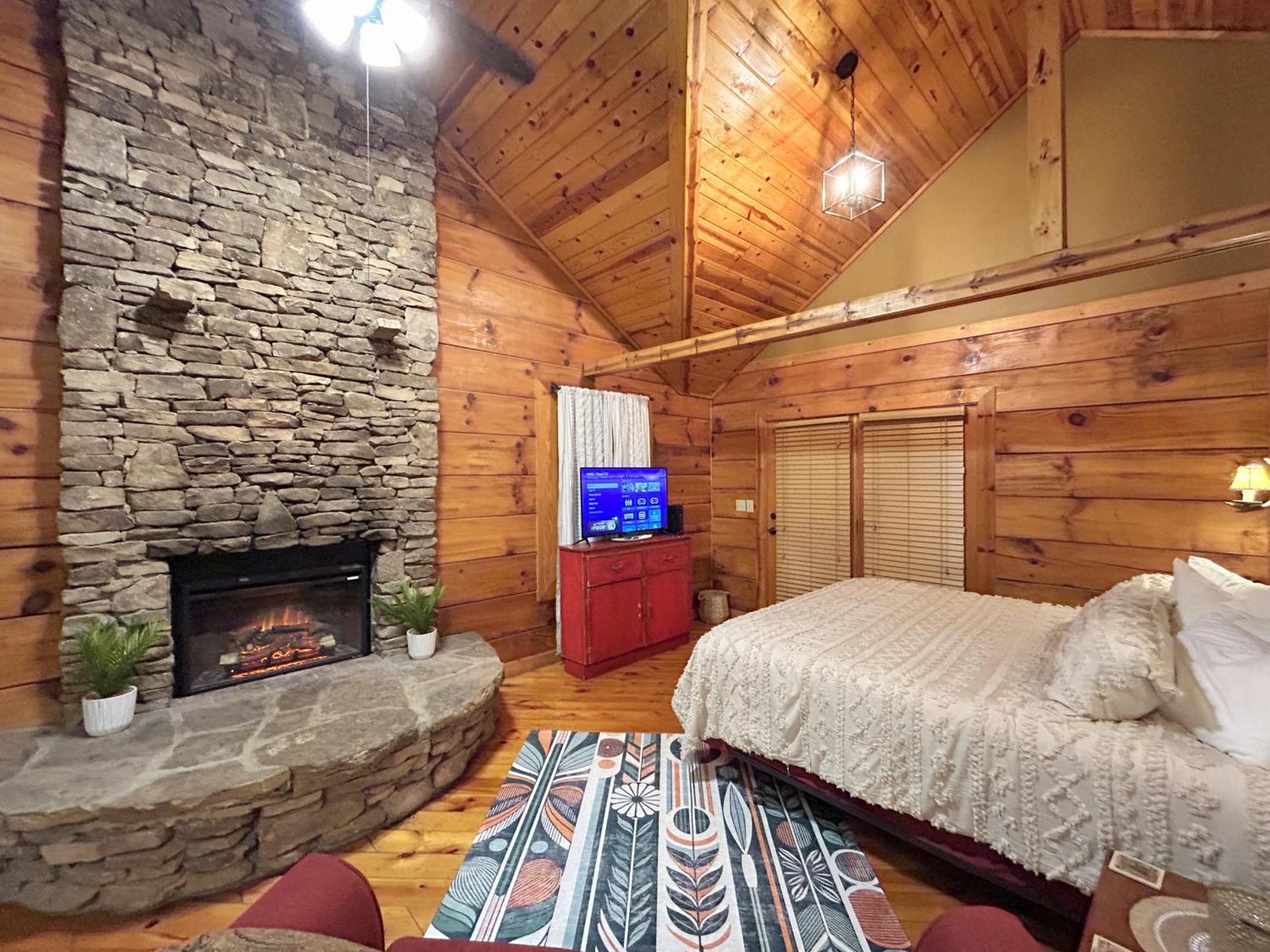 Honeymoon Hideaway Villa Gatlinburg Exterior photo