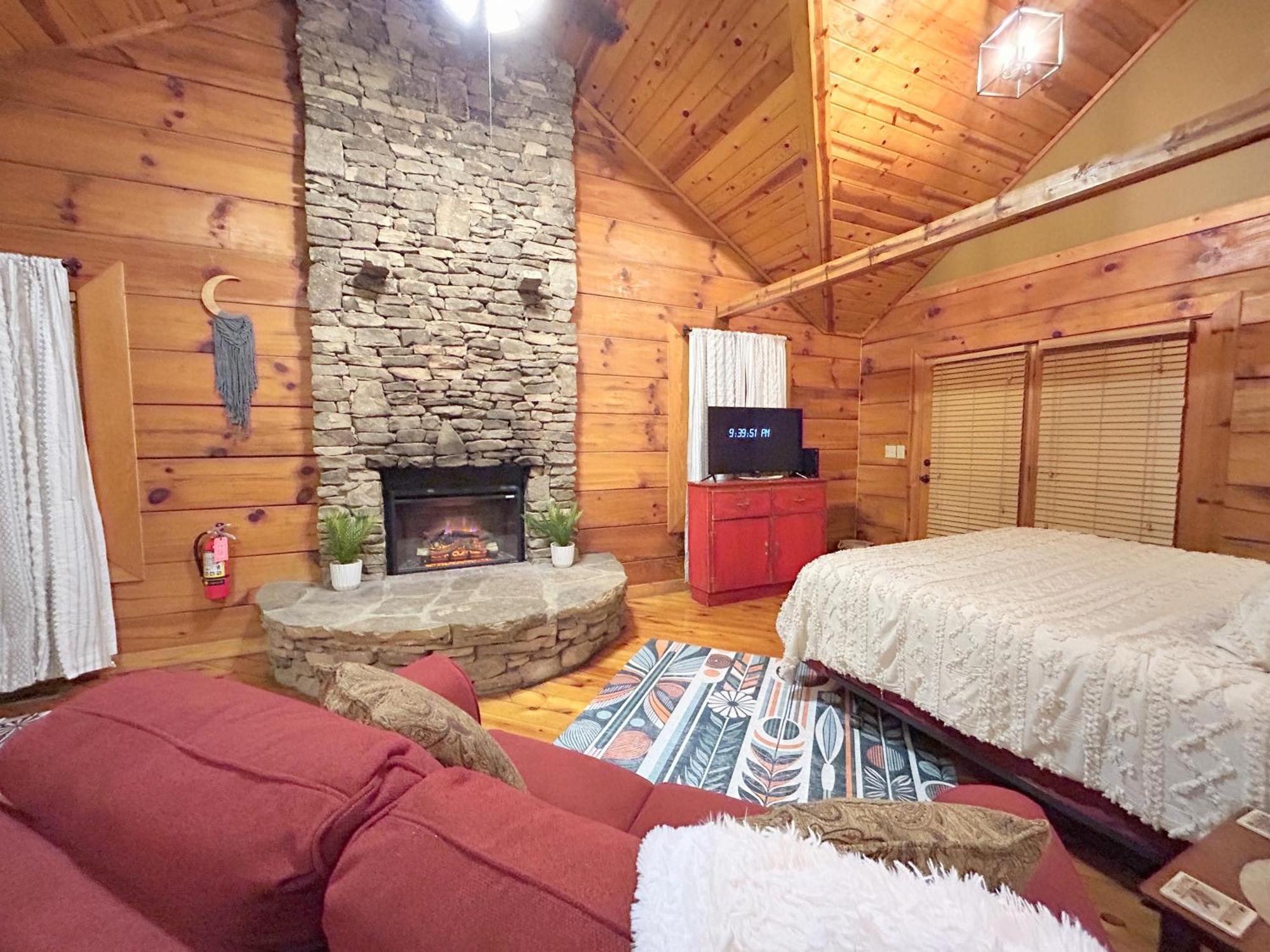 Honeymoon Hideaway Villa Gatlinburg Exterior photo