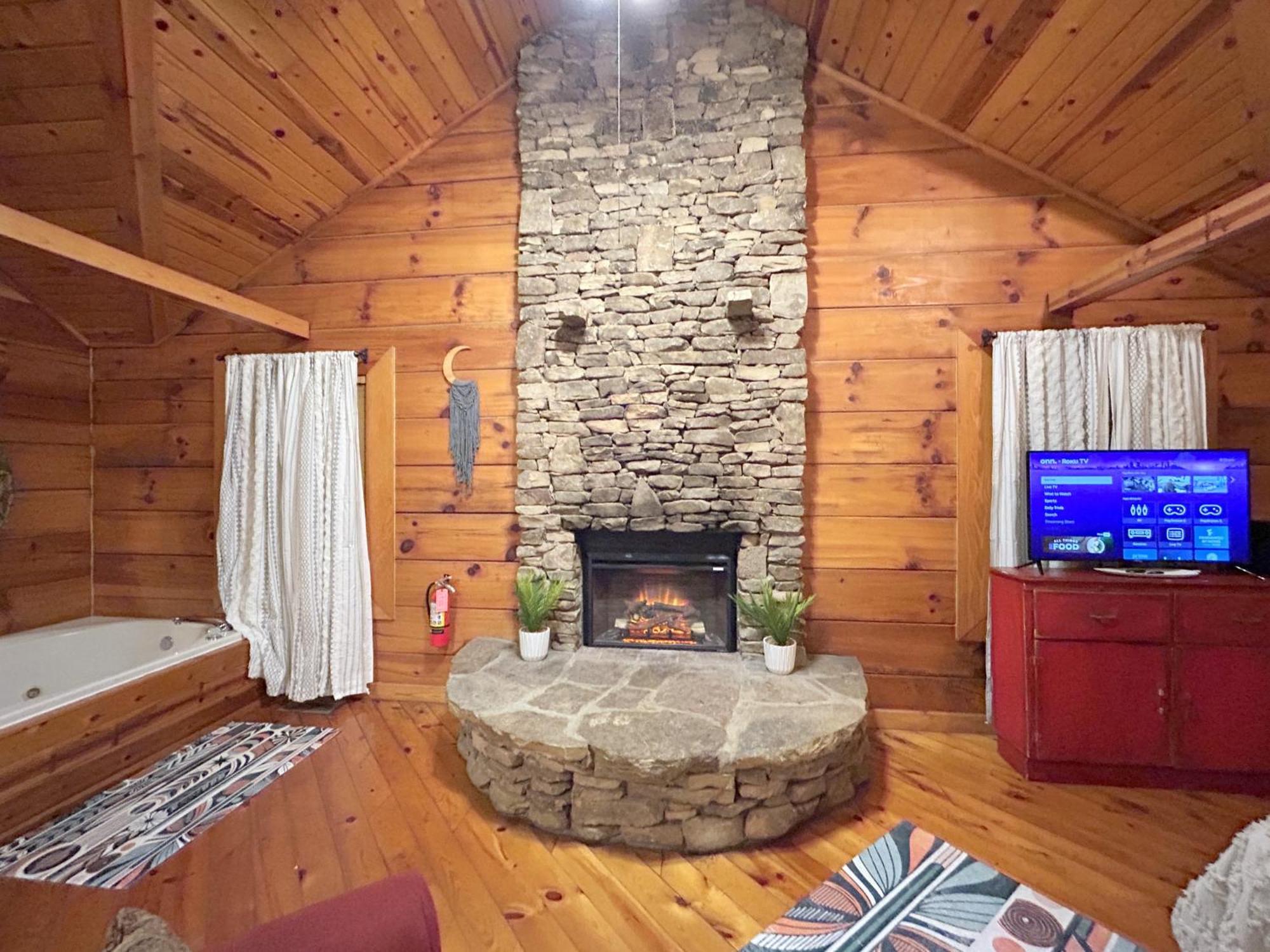 Honeymoon Hideaway Villa Gatlinburg Exterior photo